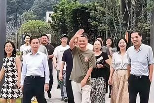 湖人自媒体尖锐发问：若雷迪什复出&哈姆再让拉塞尔替补 你怎么做